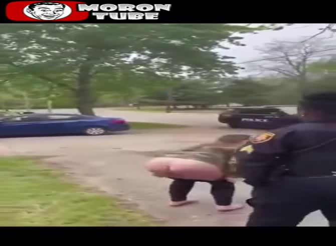 Video :It goes horribly wrong when she exposes a police officer her butt!